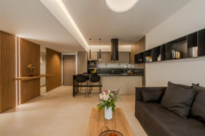Dreamy 2 BD Apt in the Heart of the city by Hospi